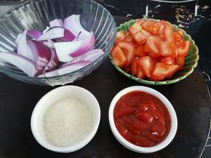 番茄洋葱焗猪扒的做法 步骤2