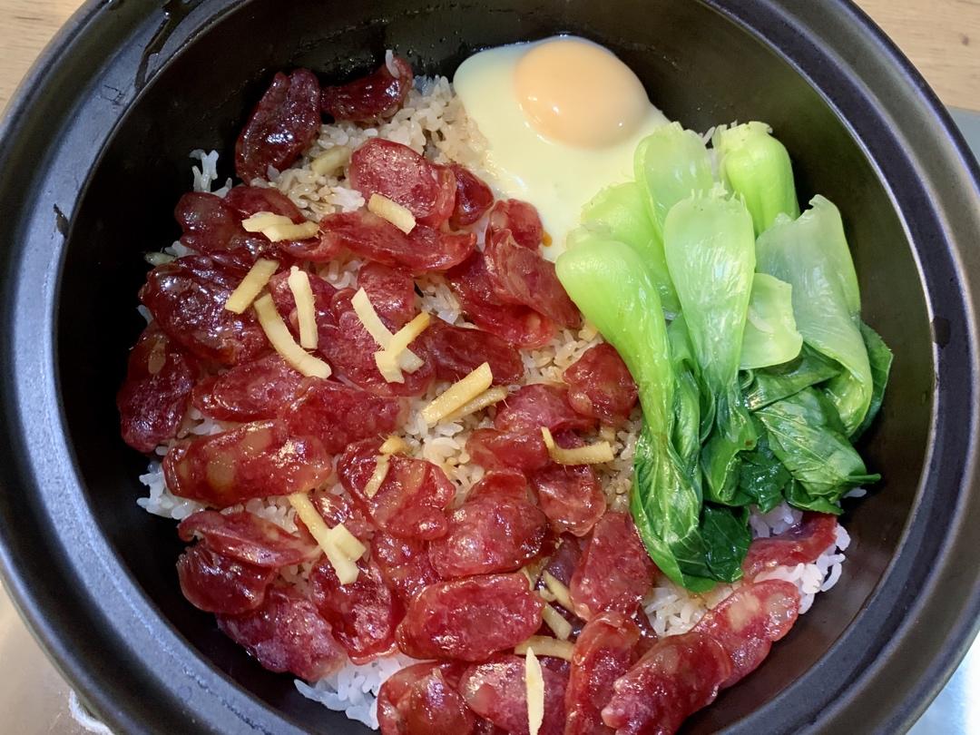 广式腊味煲仔饭