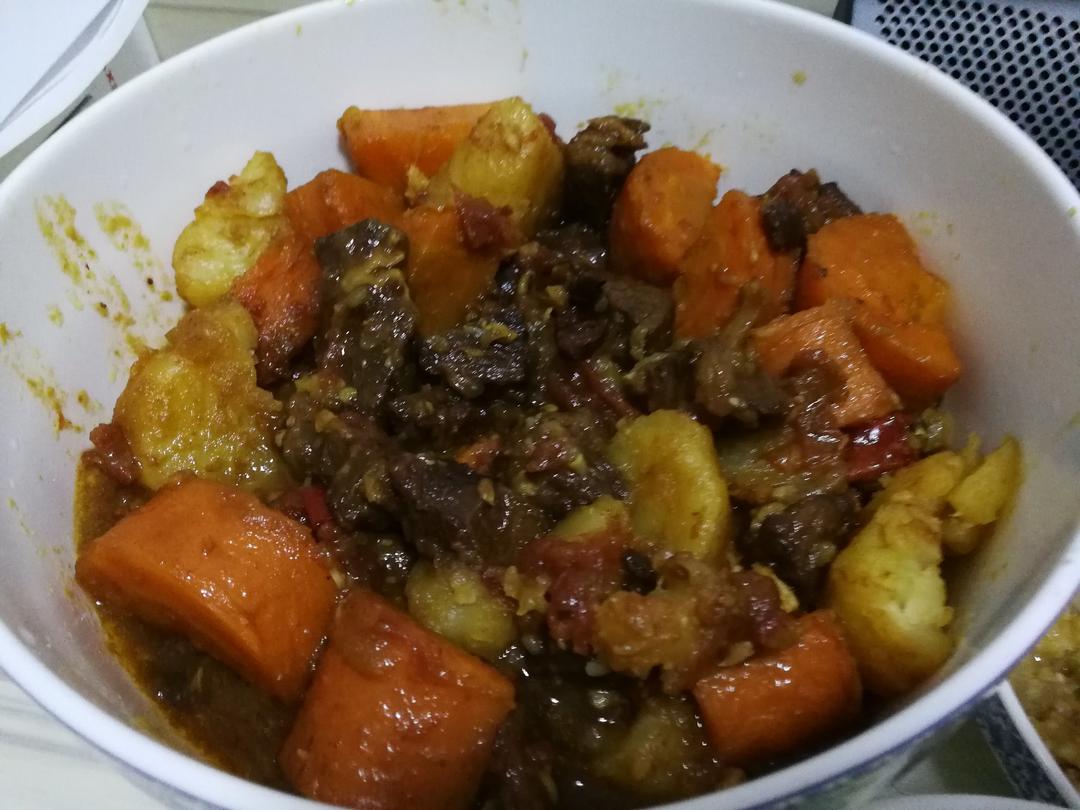 红烧牛肉土豆 （独家秘制）