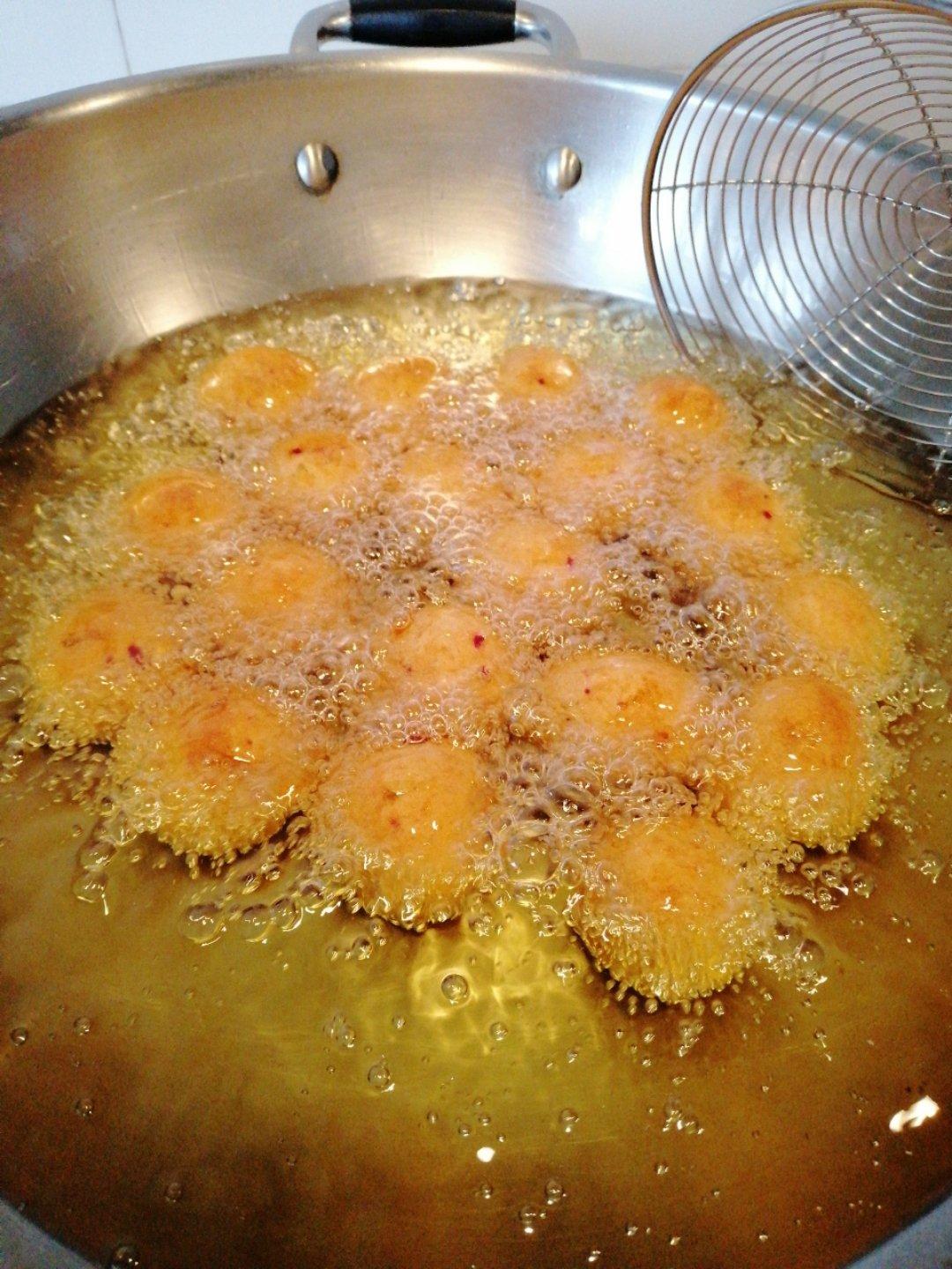 妈妈教炸的红薯丸子