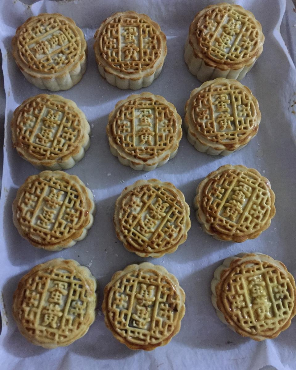 广式月饼—蛋黄莲蓉月饼