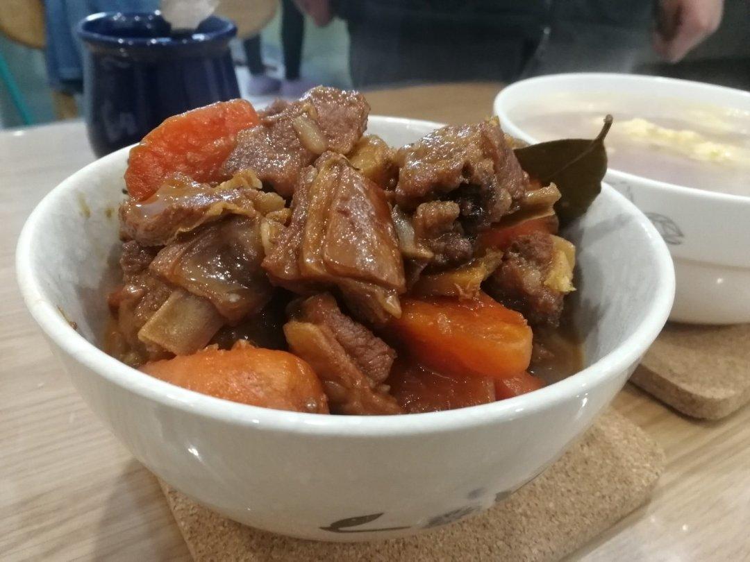 红焖羊肉炖胡萝卜