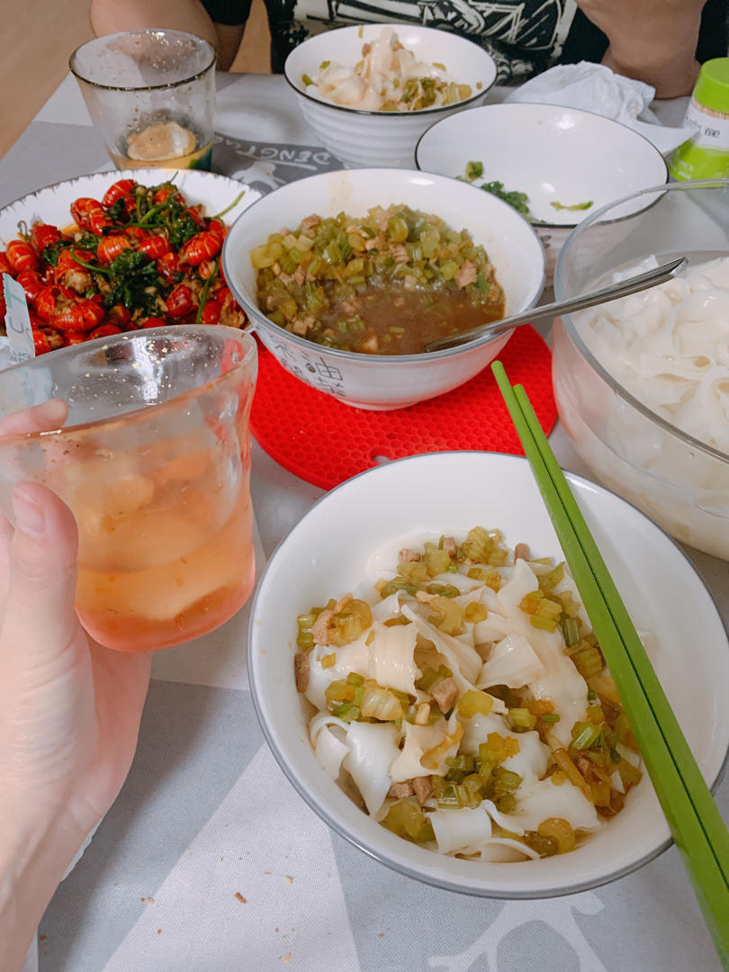 〖快手菜〗芹菜肉沫打卤面