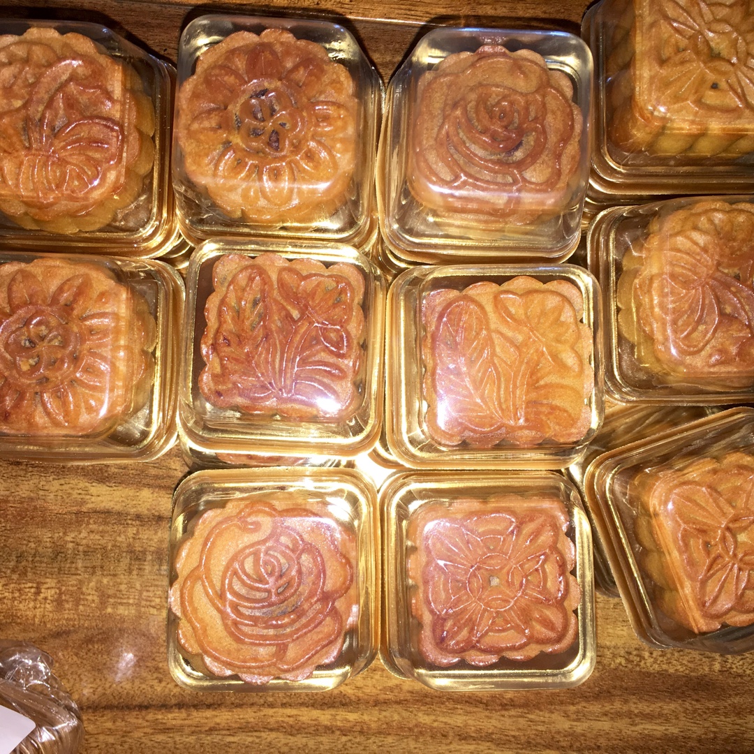广式月饼—蛋黄莲蓉月饼