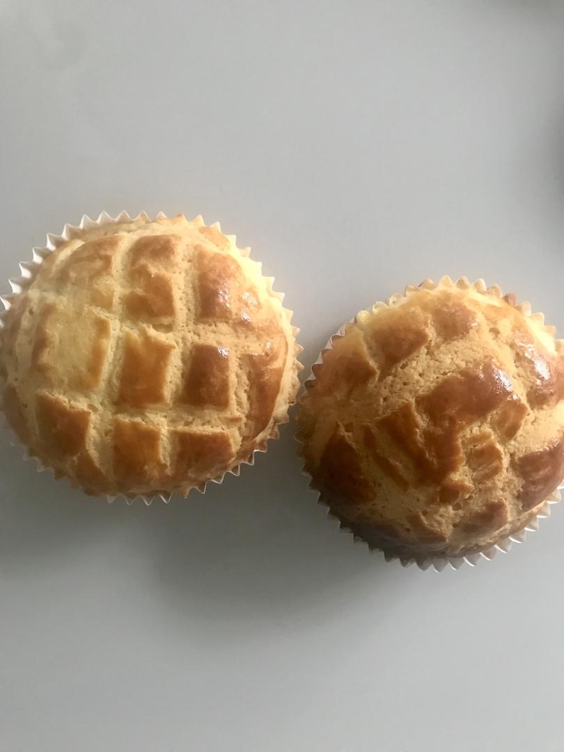 好吃到炸裂的港式菠萝包（附带制作酥皮的小视频）