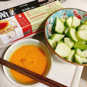 鲜鲜鲜~丝瓜炒蛋汤的做法 步骤1