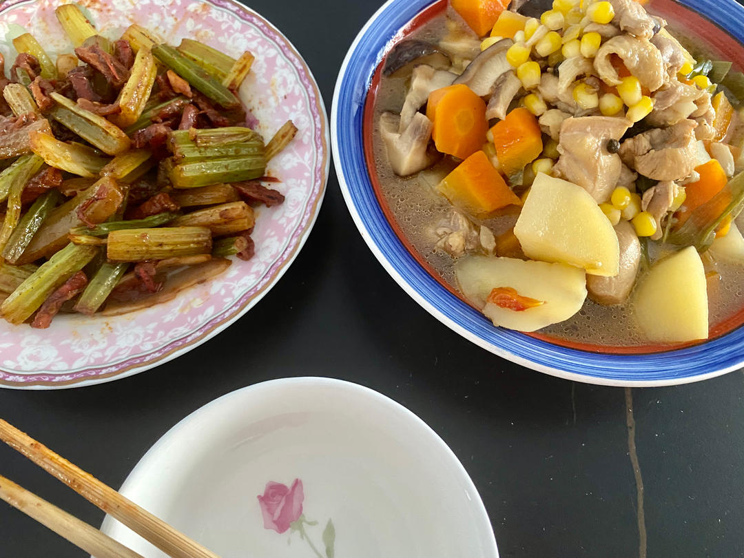 鸡腿炖蘑菇