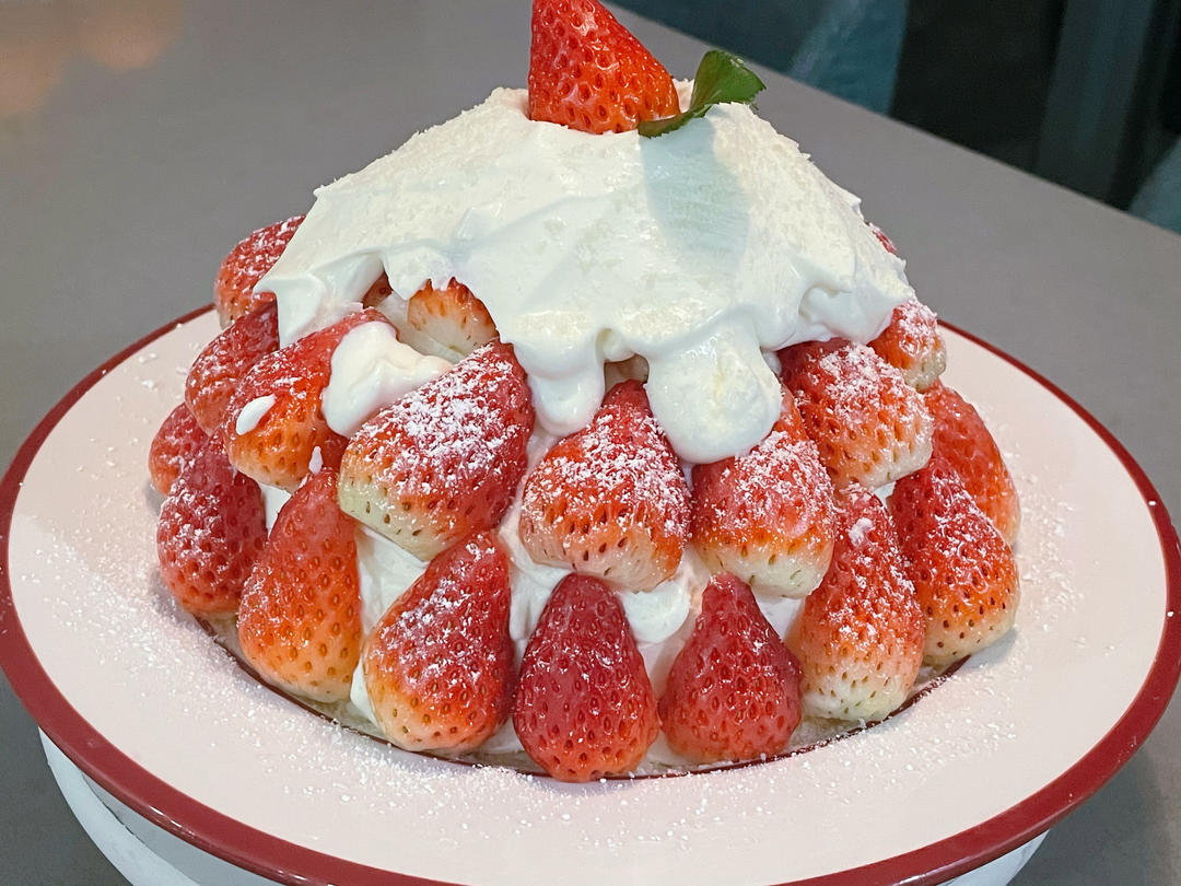 曼食慢语丨草莓芝士雪山蛋糕