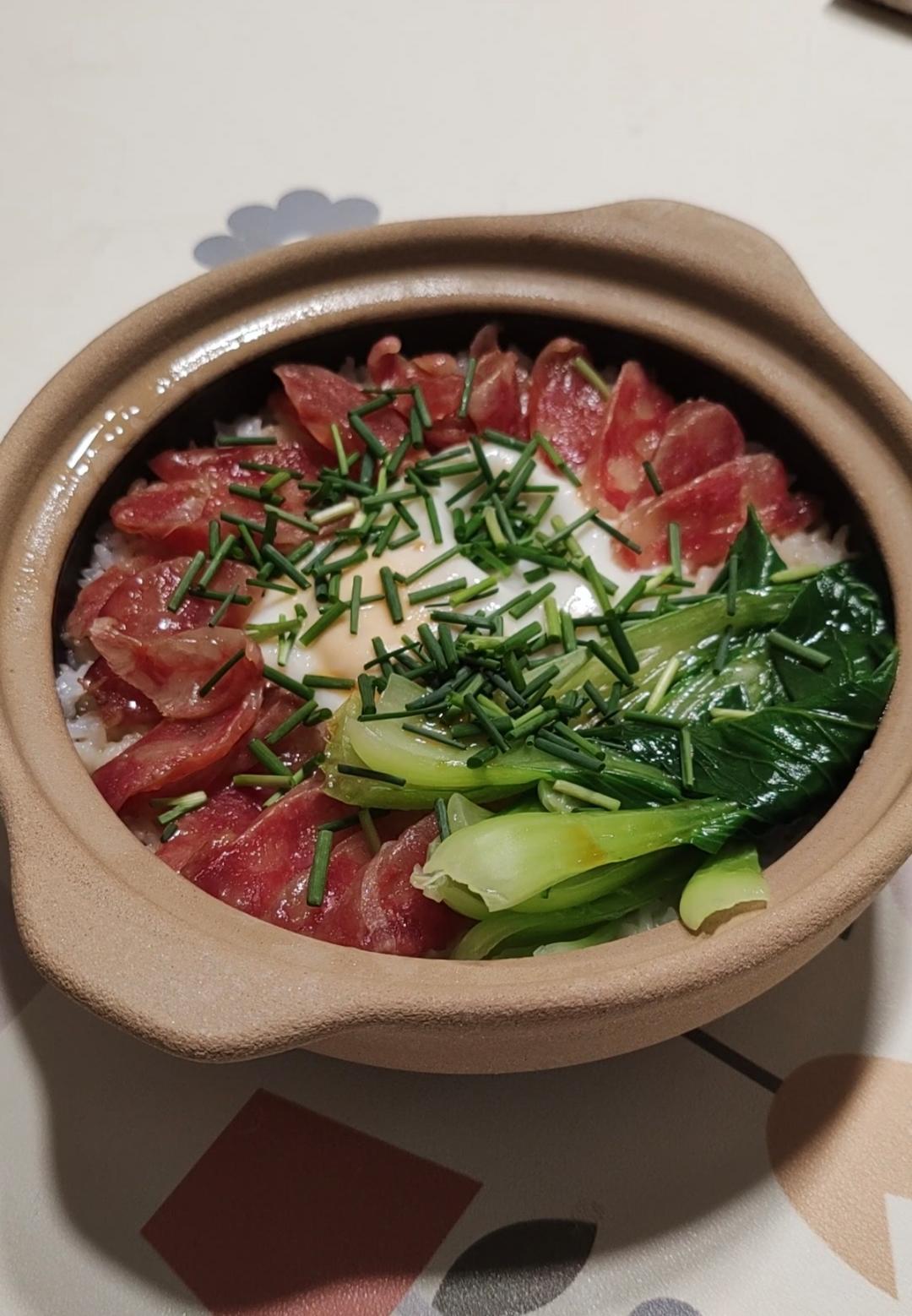 广式腊味煲仔饭