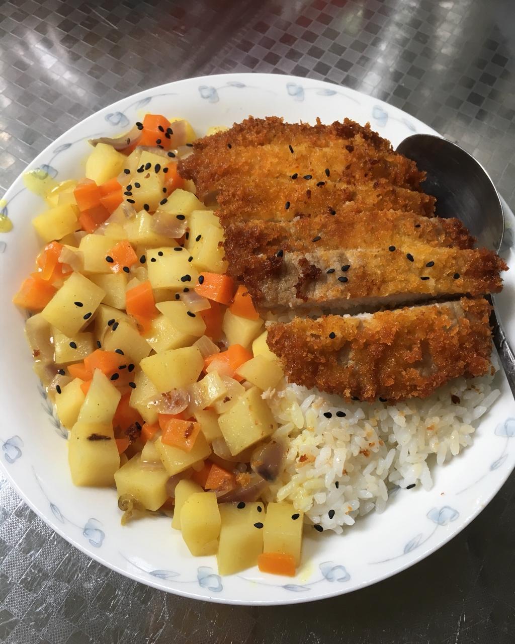 香酥咖喱猪排饭