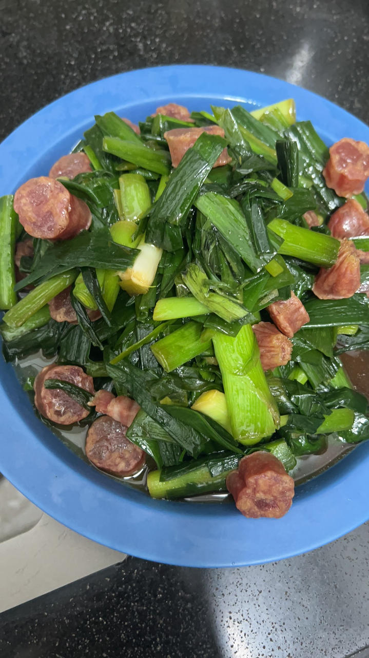 香肠省着点吃，炒蒜苗