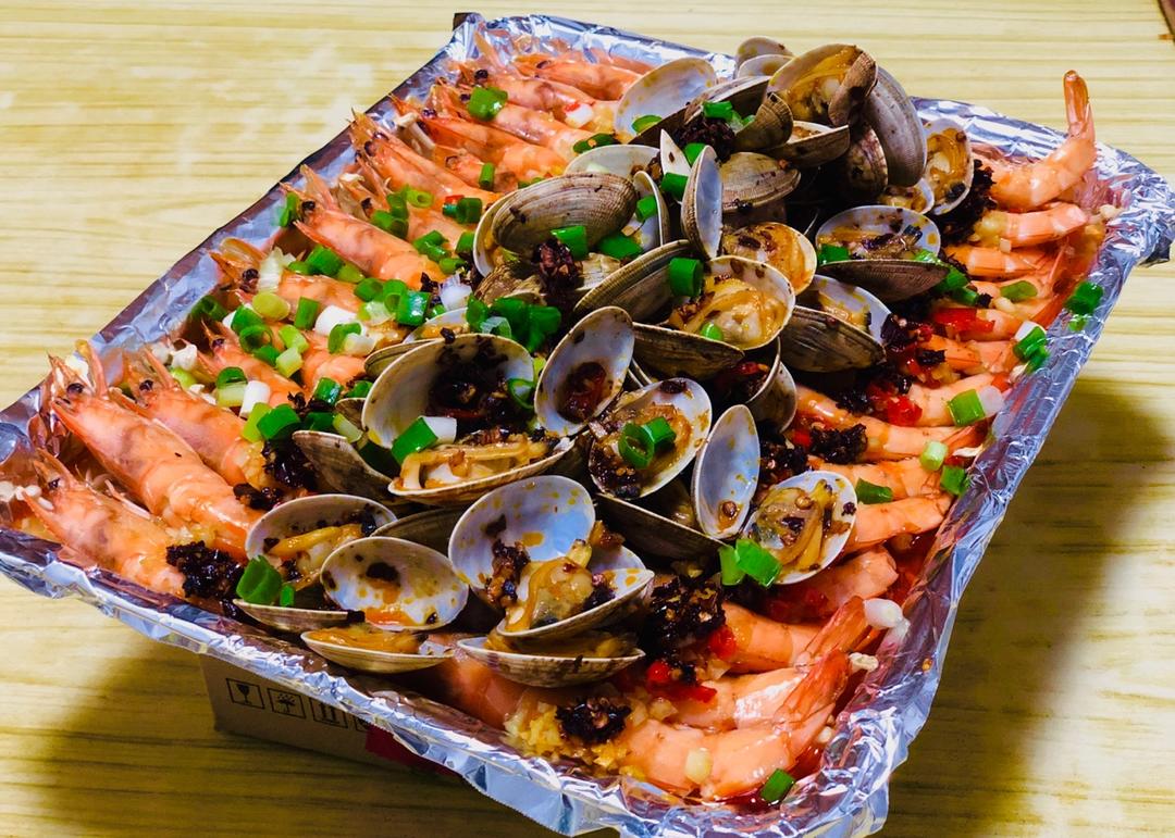蒜蓉金针菇烤花蛤虾