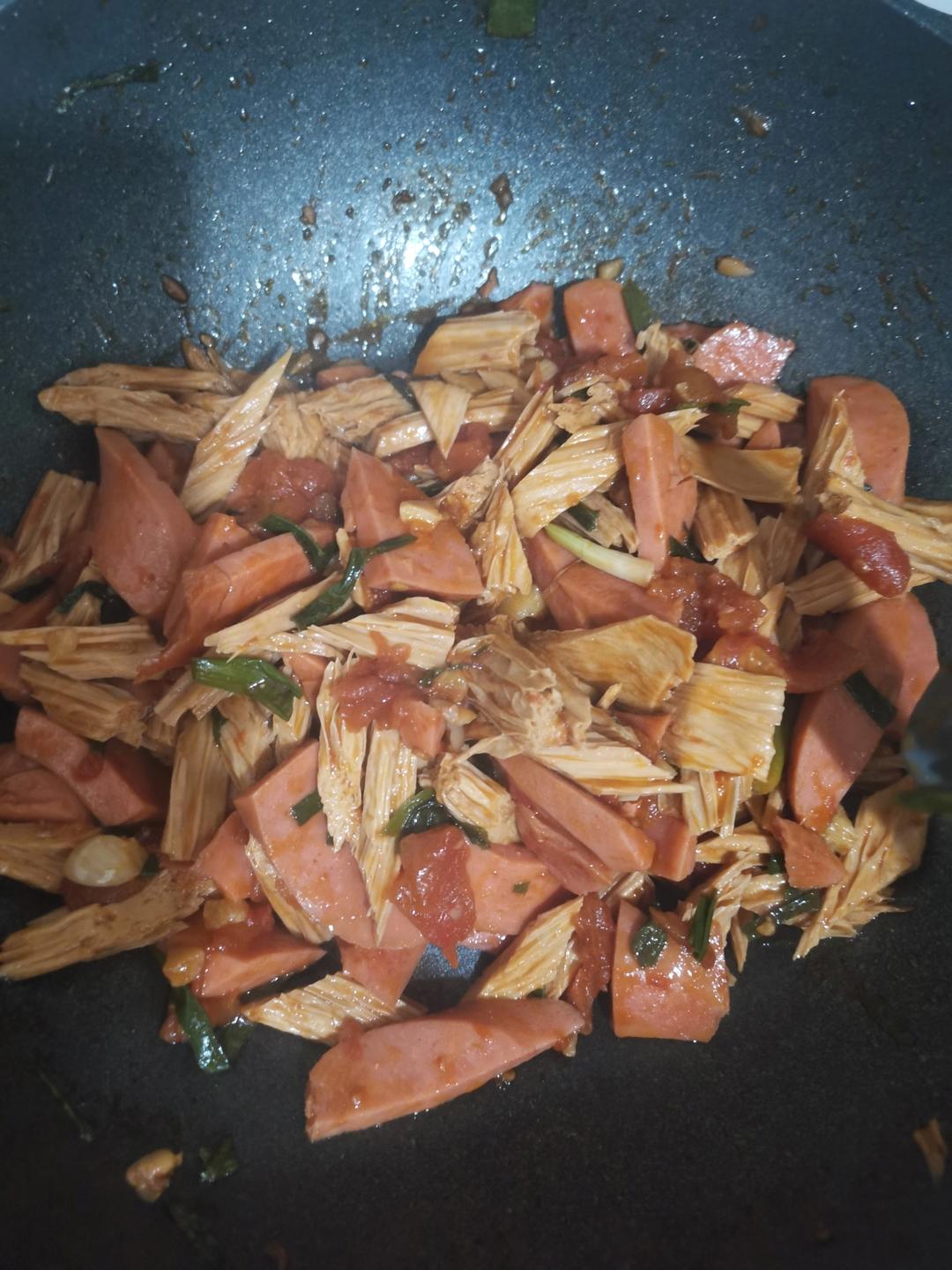 茄汁肉末烧腐竹