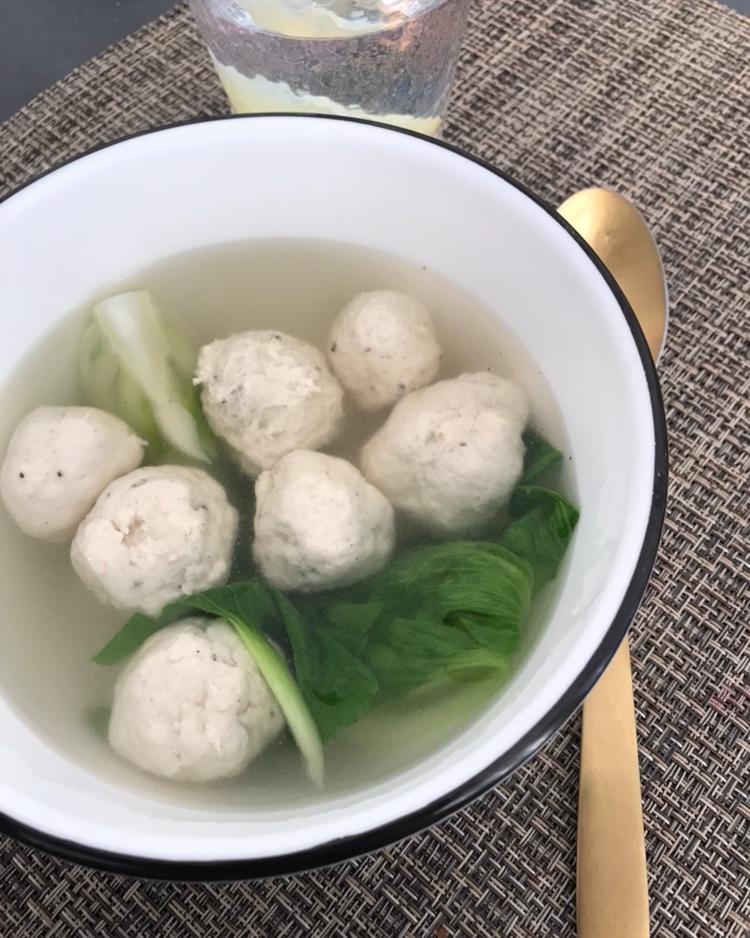 鸡肉丸子青菜汤