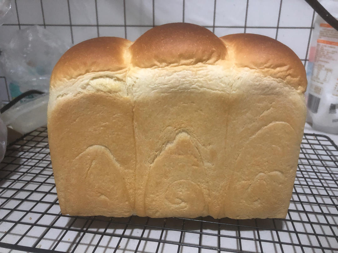 奶呼呼的厚炼乳吐司