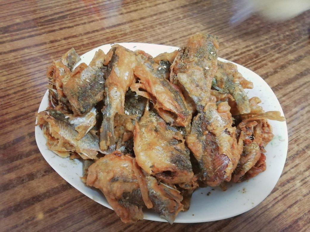 酥炸野生小鲫鱼