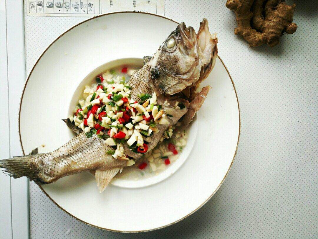 泰式清蒸柠檬鲈鱼