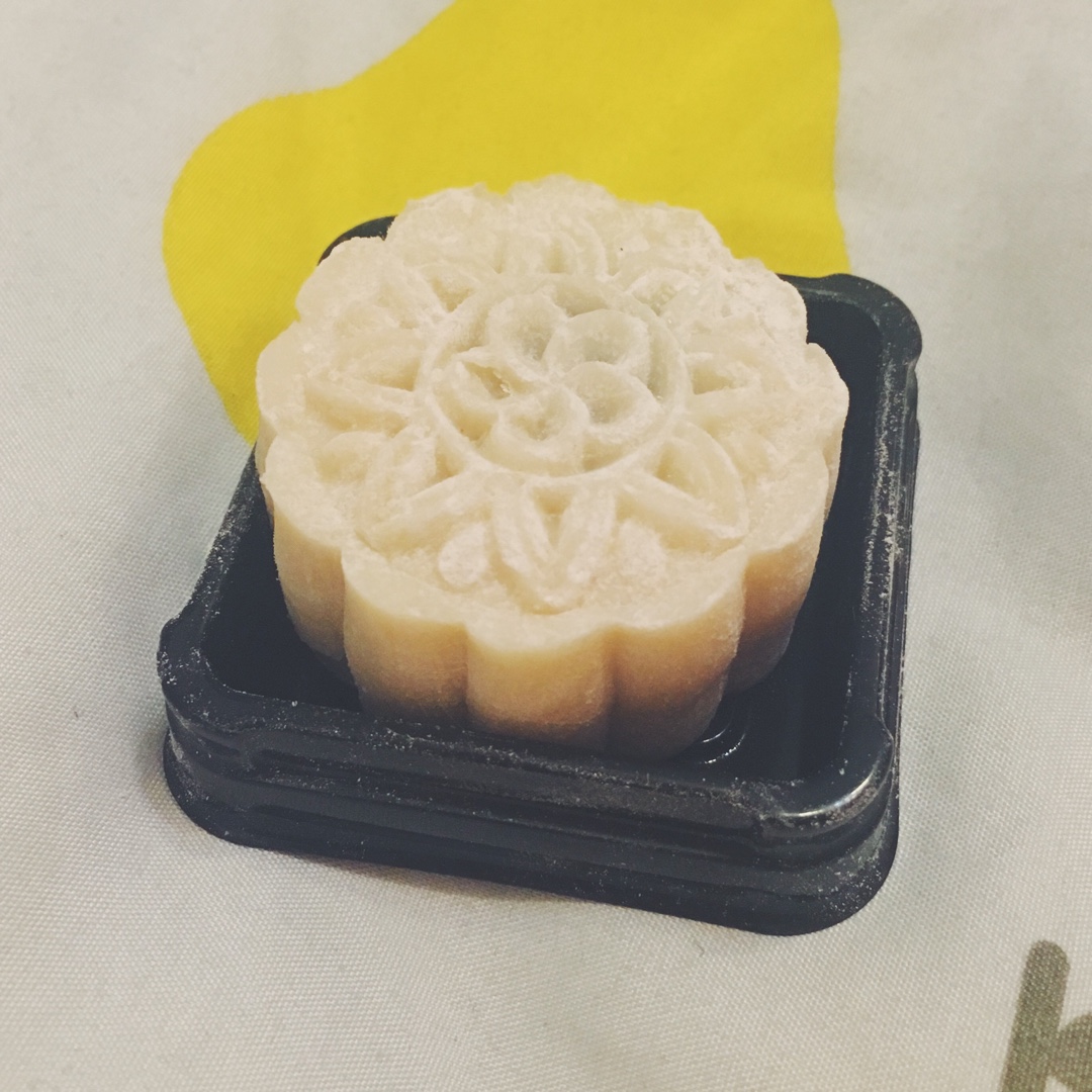 绝世好方！不开裂不粘手港式冰皮月饼（附奶黄馅做法）