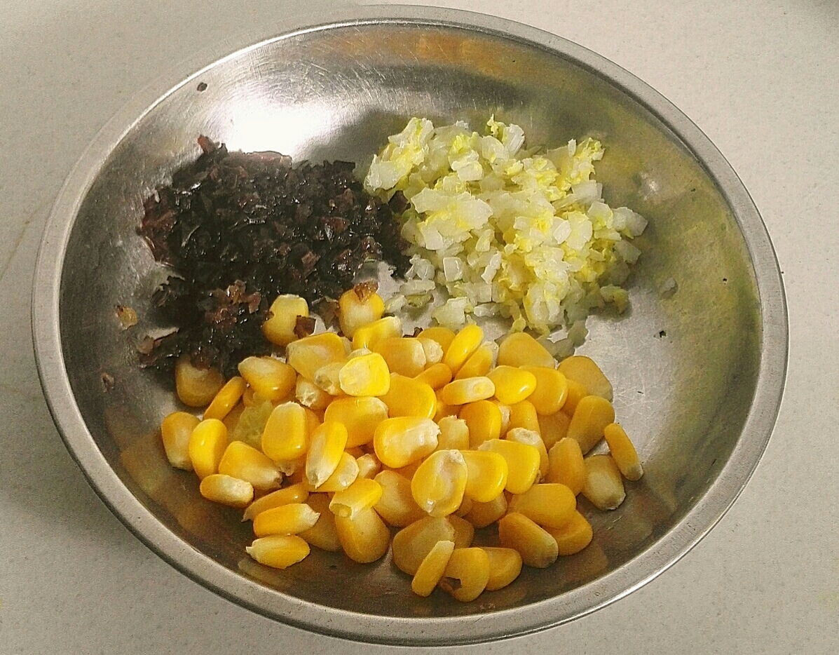 玉米鲜肉饺子的做法 步骤1