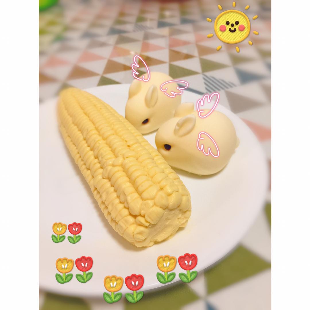 网红甜品芒果味玉米慕斯