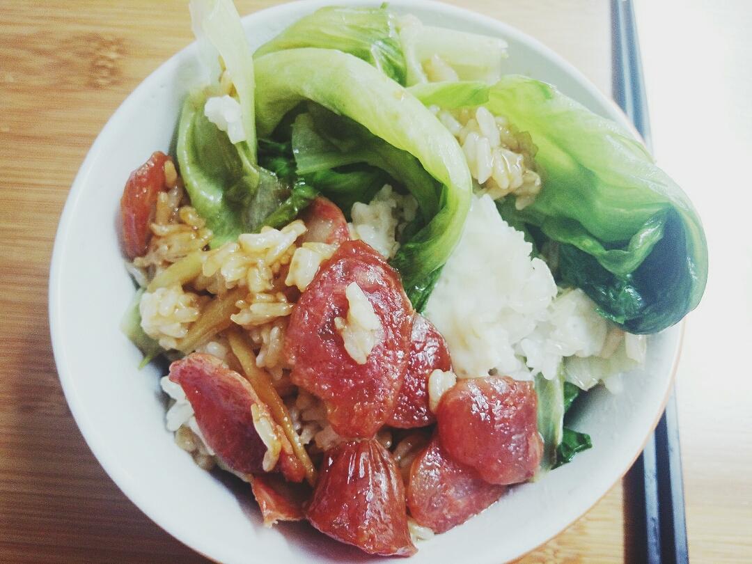 广式腊味煲仔饭