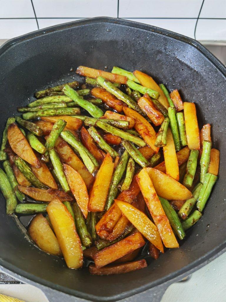 刀豆烧土豆-不是肉却比肉更好吃，做法太简单了，一看就会，上了桌大家抢着吃！