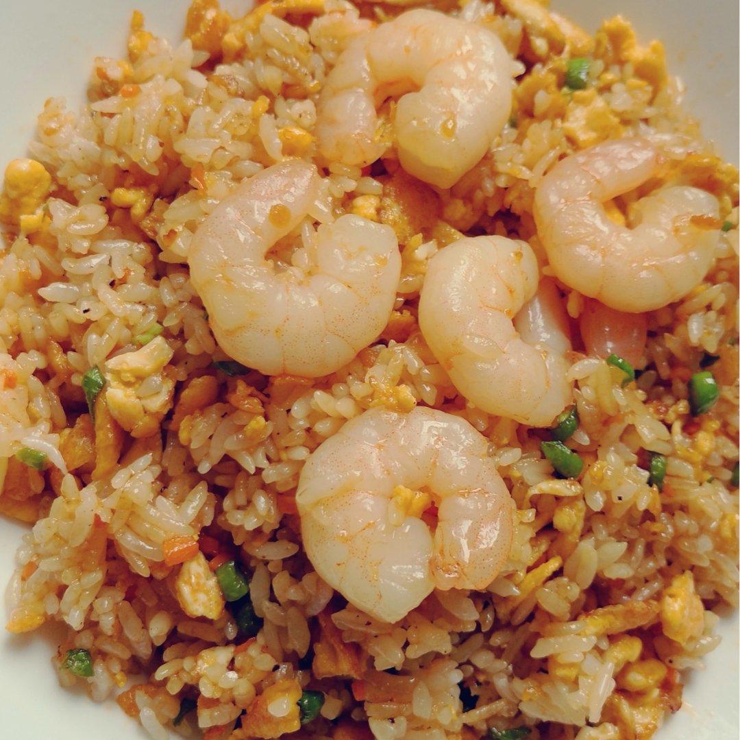 【鲜虾酱油炒饭】