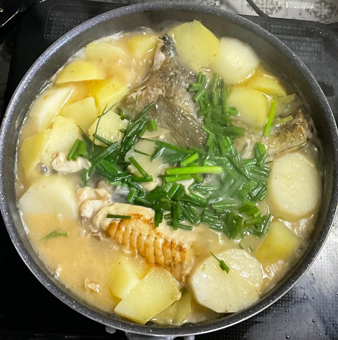 鲫鱼汤(鲫鱼豆腐汤)