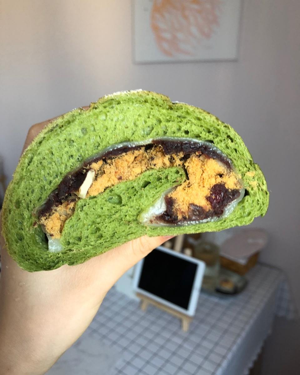 比原麦山丘还好吃的【抹茶麻薯古早味面包】肉松红豆沙