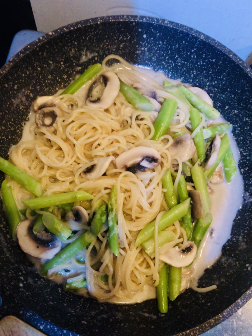 奶油芦笋蘑菇意面