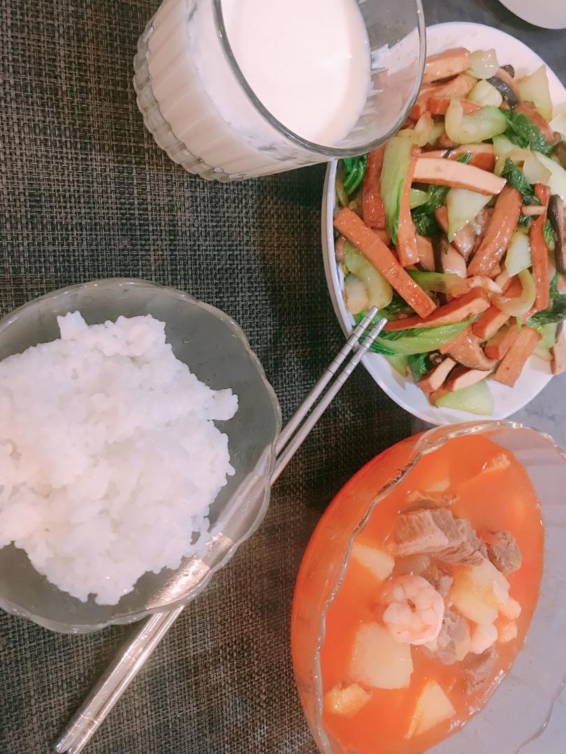 【番茄土豆炖牛腩】