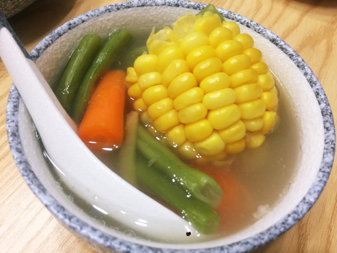 排骨玉米胡萝卜炖汤