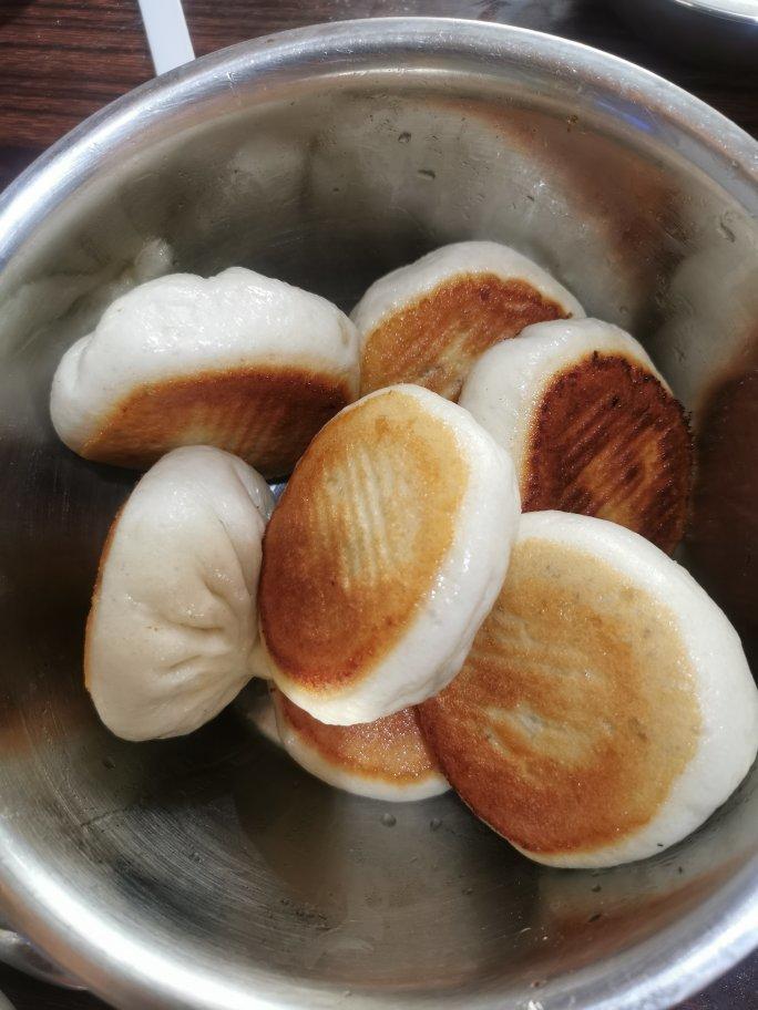 彭豆做的发面包子，水煎包做法（附萝卜丝馅，芸豆馅调制，麦穗包和圆包子包法）做的二次发酵，个人觉得二次发酵和一次发酵无区别