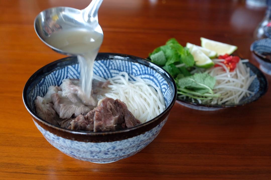 越南米粉pho 从熬汤开始