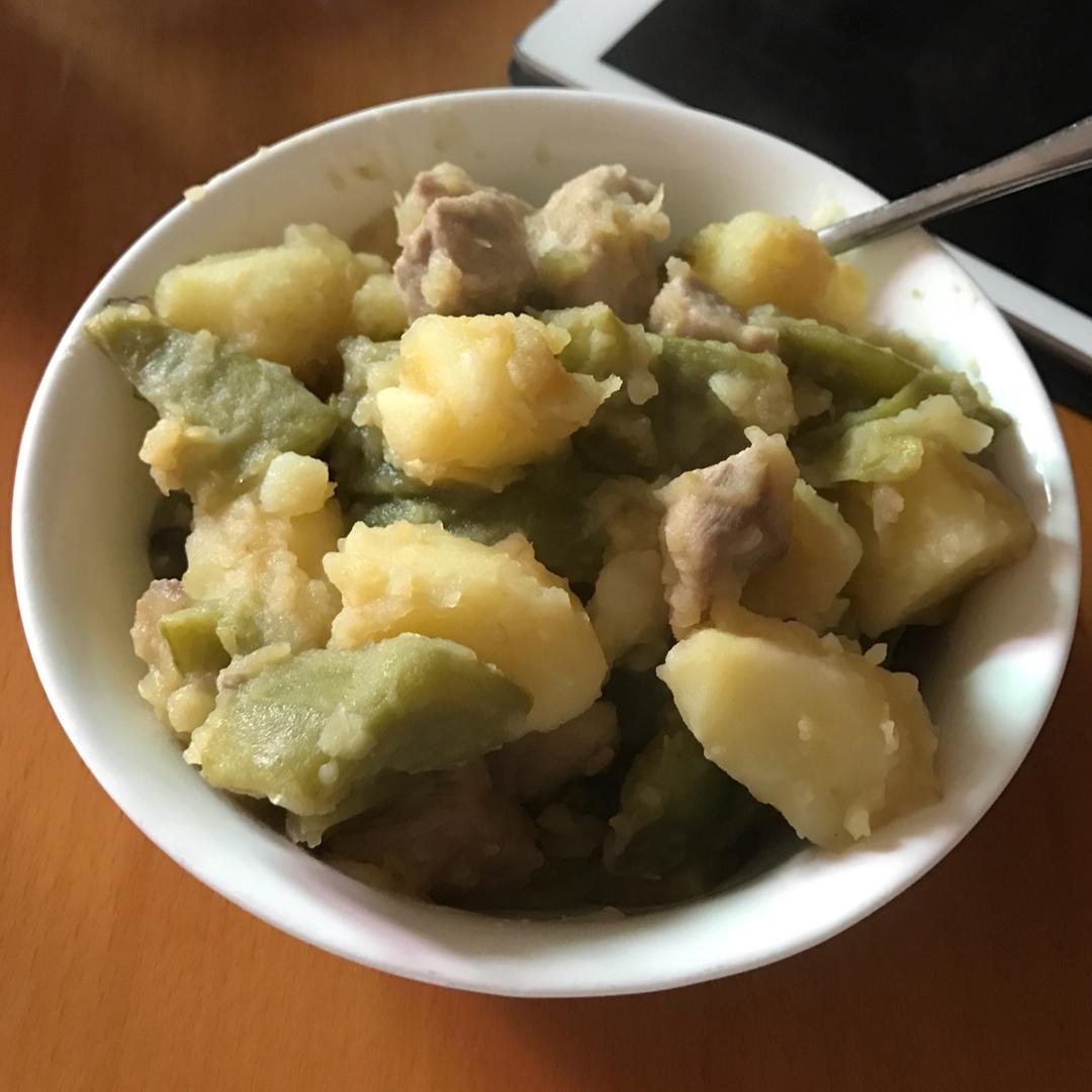 东北菜：油豆角炖土豆