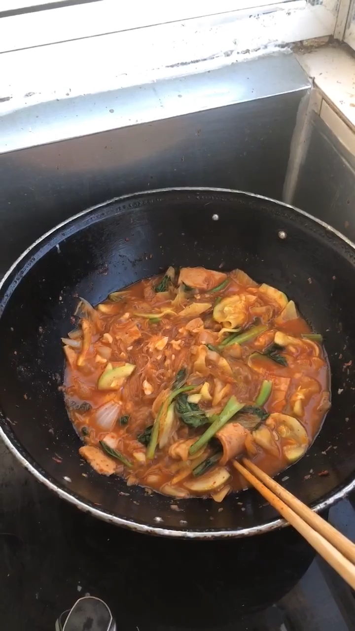 韩式【午餐肉泡菜汤】又名火腿辛奇汤