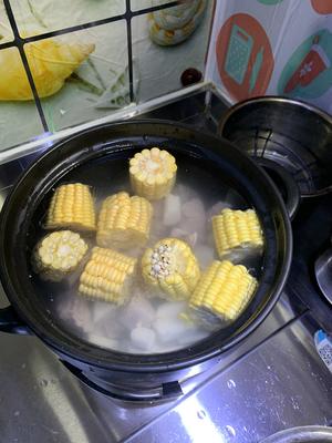薏米山药玉米排骨汤的做法 步骤4