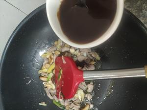 下饭菜-香菇快炒冻豆腐肉片的做法 步骤7