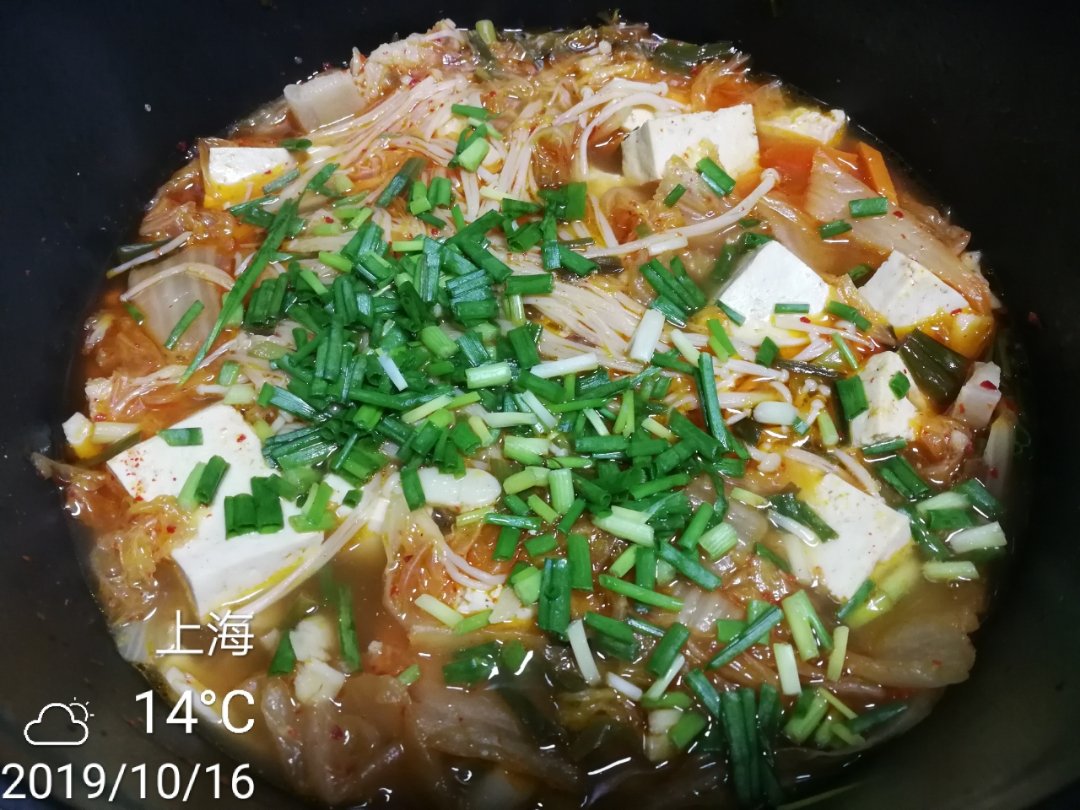 辣白菜五花肉豆腐汤