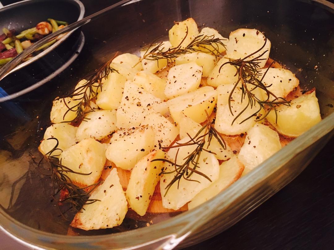 迷迭香烤土豆【妞的食记】