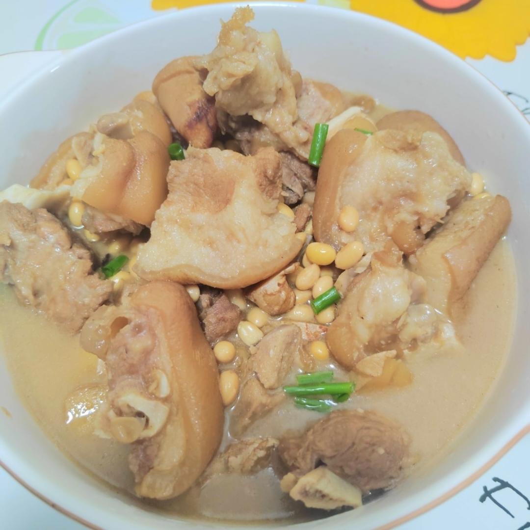 流口水的黄豆炖猪蹄