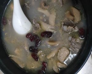 榴莲壳煲鸡汤的做法 步骤4