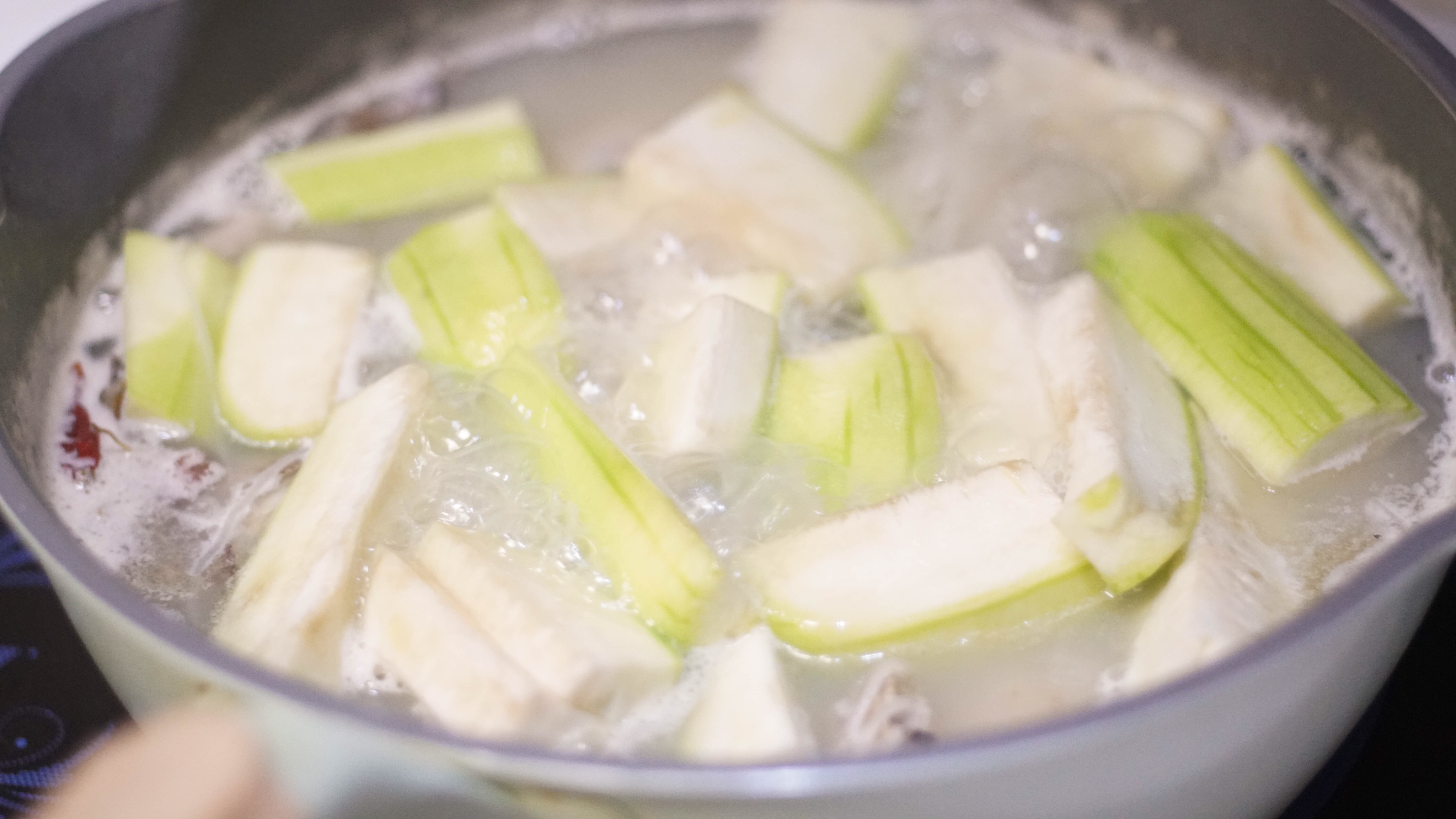 唯一独家菜谱：闽南花蛤丝瓜米粉汤的做法 步骤8