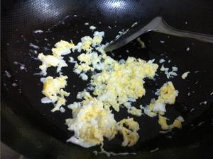 黄瓜炒蛋的做法 步骤2