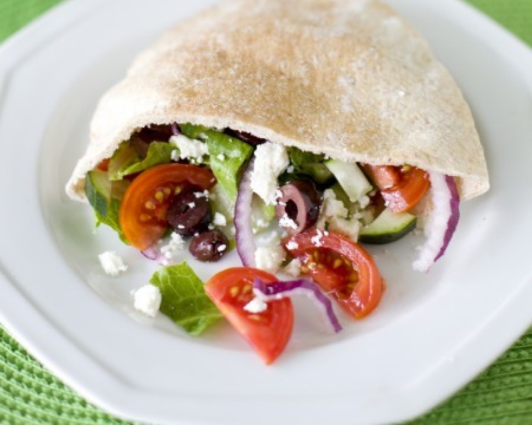 NZ Ski - Greek Salad Pita Sandwiches 新西兰滑雪 -  希腊沙拉皮塔饼三明治