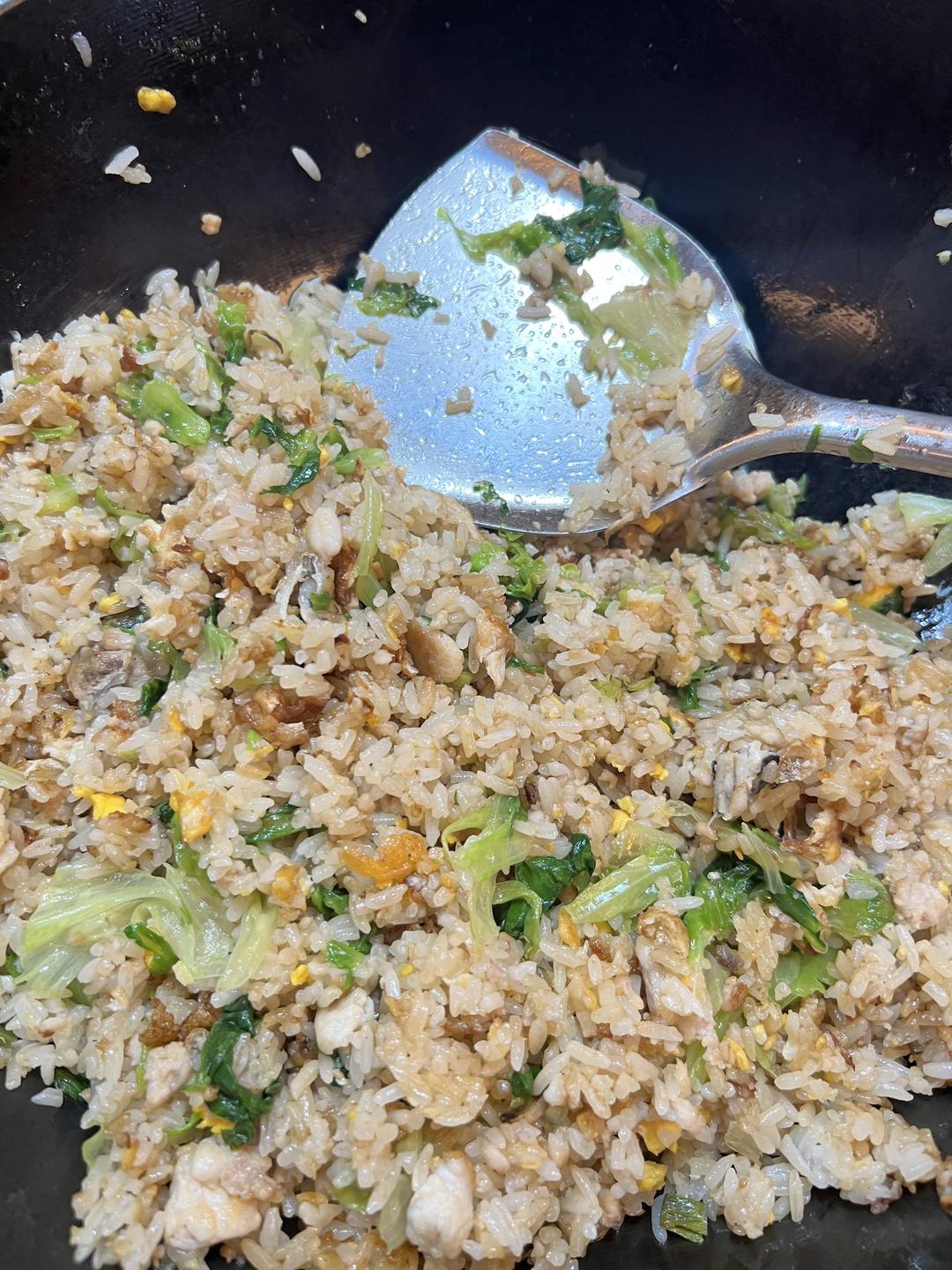 咸鱼鸡粒炒饭，用新鲜饭炒，照样粒粒分明