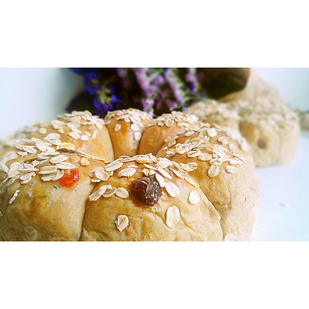 爱生活的赵小赵做的特别的生日面包