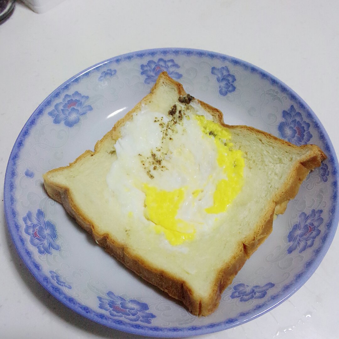 土司煎蛋 Egg-in-a-hole