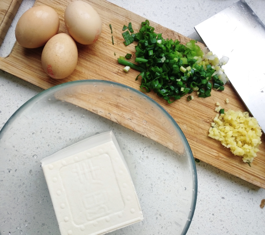 蛋白质爆棚的鸡蛋炒豆腐的做法 步骤1