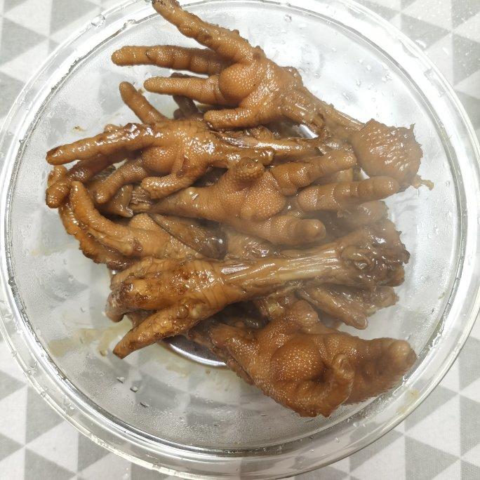 好吃到手指都吃掉的卤鸡爪